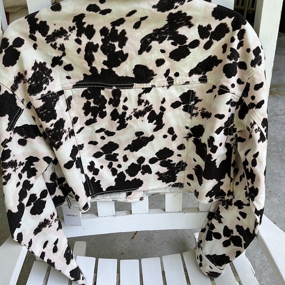 NWT FOREVER 21 denim crop jacket long sleeve. Cow print! Sz small - Picture 5 of 6